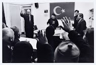 Serdar Çiçek op campagne voor de PvdA in café's en moskeeën in Feijenoord