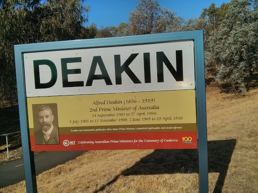 Deakin Sign