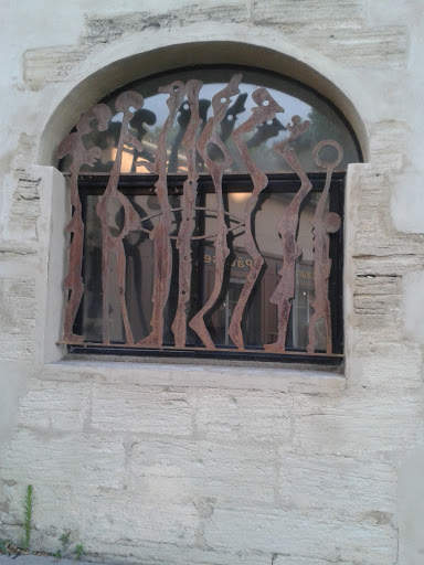 Sculpture sur barreaux de fenêtre
