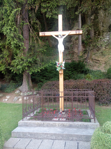 Kríž pod kláštorom