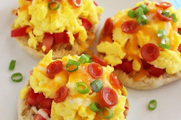 English Muffin Breakfast Pizzas