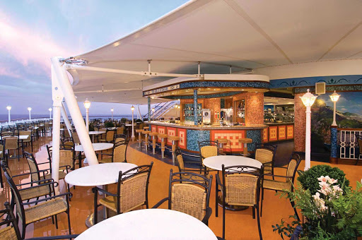 Norwegian Jewel's Great Outdoors buffet on deck 12 is a great place to dine al fresco while enjoying the cool breeze and perfect views of the water and the sky.