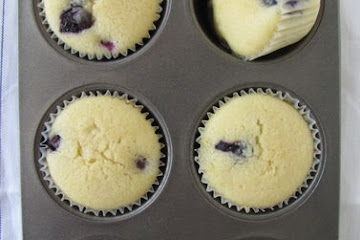 Lemon and Blueberry Cupcakes with Lemon Cream Cheese Frosting