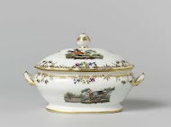 Deksel van porselein, veelkleurig beschilderd met vogels in een landschap