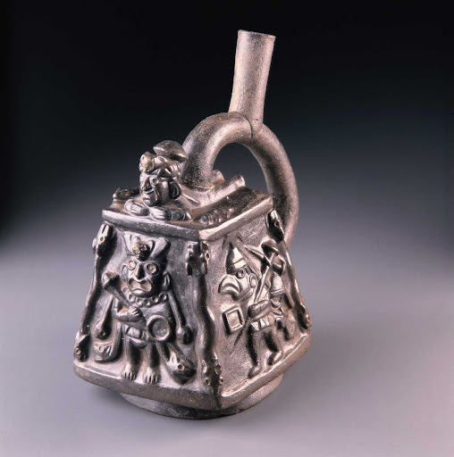 Sculptural ceramic ceremonial vessel that represents a mythological episode of combat and sacrifice ML012863