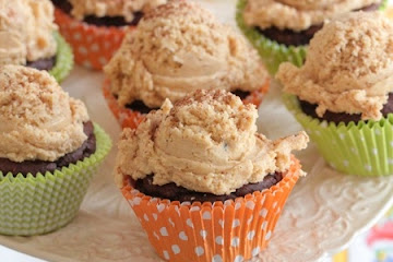 Two Ingredient Chocolate Pumpkin Cupcakes