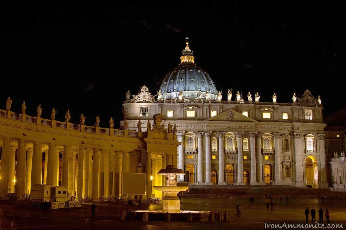 st-peters-square-vatican-city - St. Peter's Square in Vatican City at night. 