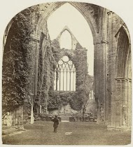 Westportaal van de abdij van Tintern