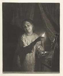 Vrouw in nachtkleding, met een kaars