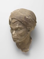 Kop van Javaan, afkomstig van het gesloopte Van Heutsz-monument in Batavia. Hendrik A. van den Eijnde naar ontwerp van Willem M. Dudok. Batavia, 1932