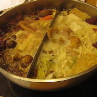 小蒙牛頂級麻辣養生鍋