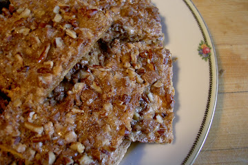 Crunchy graham toffee bars
