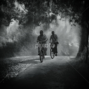 by Iwul Maulana - Black & White Street & Candid