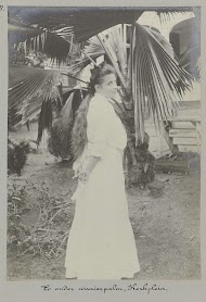 To onder waaierpalm, Kerkplein