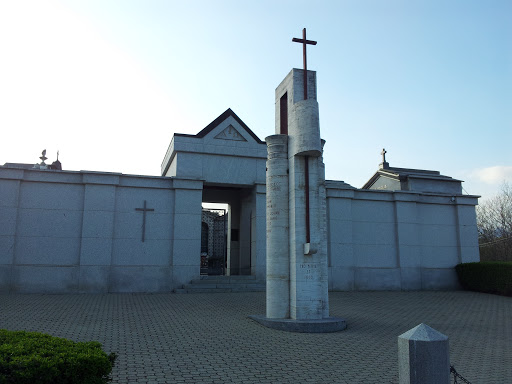 Monumento Ai Caduti E Cimitero Di Crosa