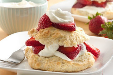 Bisquick™ Strawberry Shortcakes