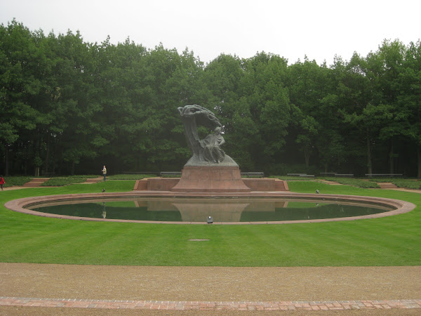 Chopin statue in Łazienki Park in Warsaw