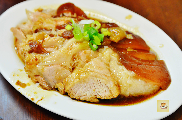 嘉邑霸王豬腳~2014臺灣國際豬腳節票選第2名~香Q不油膩又好吃的豬腳，在朴子也有分店喔