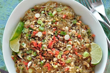 Thai Recipe: Spicy Glass Noodles with Crispy Pork (Yum Woon Sen)