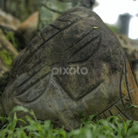 The head stone by Mohammad Bujang - Artistic Objects Antiques