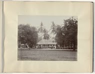 Rijtuigen en bedienden voor een huis in Nederlands-Indië