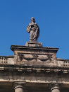 Statue on Santo António Hospital