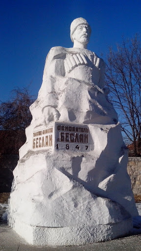 Памятник Тулатову 