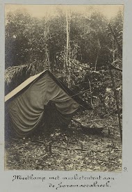 Meetkamp met muskietentent aan de Saramaccakreek