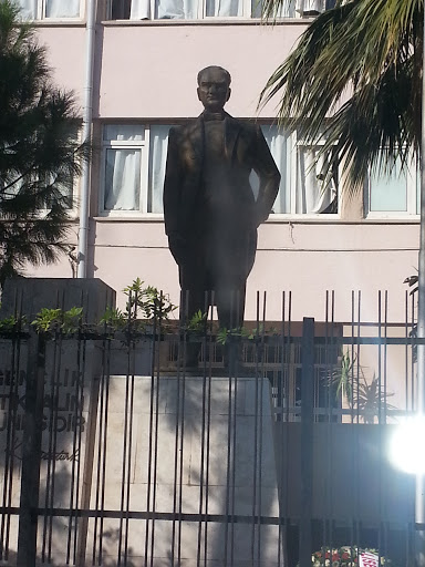 Atatürk Karataş Heykeli