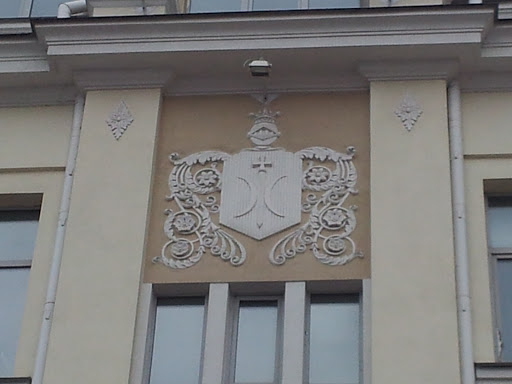 Герб на фасаде