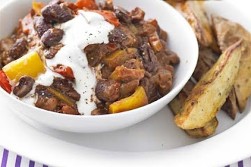 Mixed bean chilli with wedges
