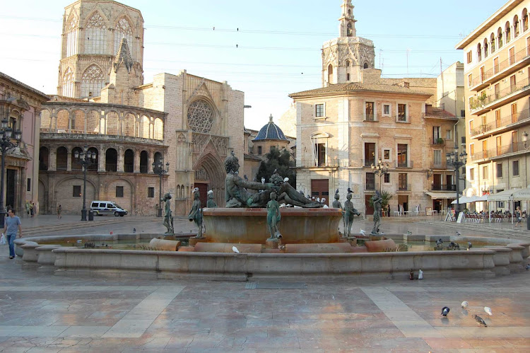 A fountain at the center of a townsquare in Valencia, Spain.  