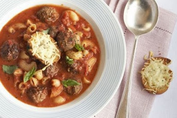 Pasta & meatball soup with cheesy croutons
