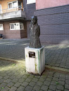 Jeannine' statue