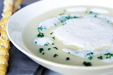 Artichoke soup with Parmesan sticks