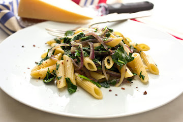 Pasta With Collard Greens and Onions