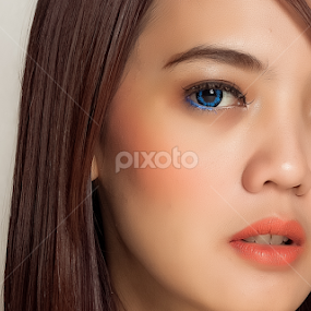 Closeup by Nino Collino - People Portraits of Women