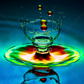 Golden Wine Glass by Chandra Irahadi - Abstract Water Drops & Splashes