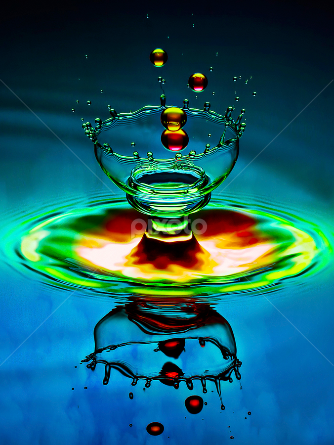 Golden Wine Glass by Chandra Irahadi - Abstract Water Drops & Splashes