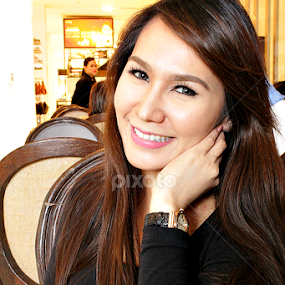 Waiting for Donna by Nielzen Noel Muyco - People Portraits of Women