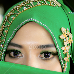 by Iqbal Al-jud - People Portraits of Women