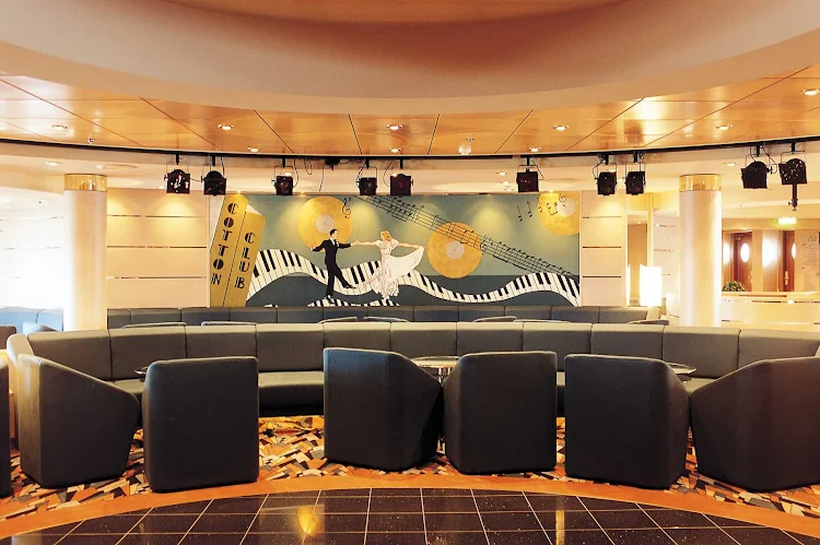 The Cotton Club bar and show lounge aboard MSC Opera features dancing, music and live events.