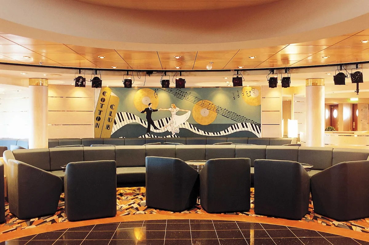 MSC-Opera-Cotton-Club - The Cotton Club bar and show lounge aboard MSC Opera features dancing, music and live events.