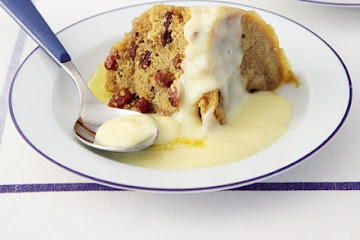 Sticky sultana pudding