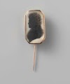 Broche met silhouetportret van een vrouw