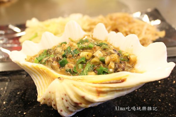 【桃園-宏林鐵板燒】大貝殼裝香蒜鮮蚵‧平價150元打發ㄧ餐