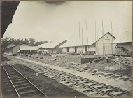Bouw van een pand langs het spoor