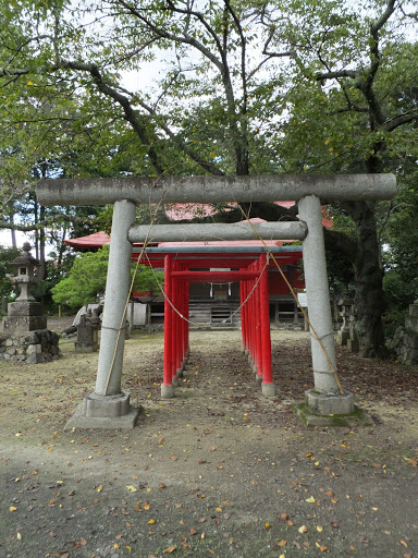與作稲荷神社 Yosakuinari Shrine