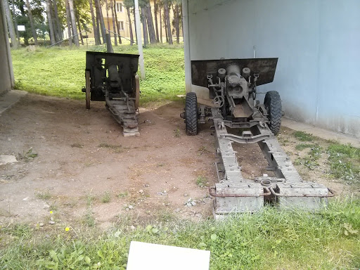 2 Hruby Kanon Tankmuseum Lesany
