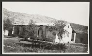 Gebouw in landschap, Dasht Arjin, Perzië
